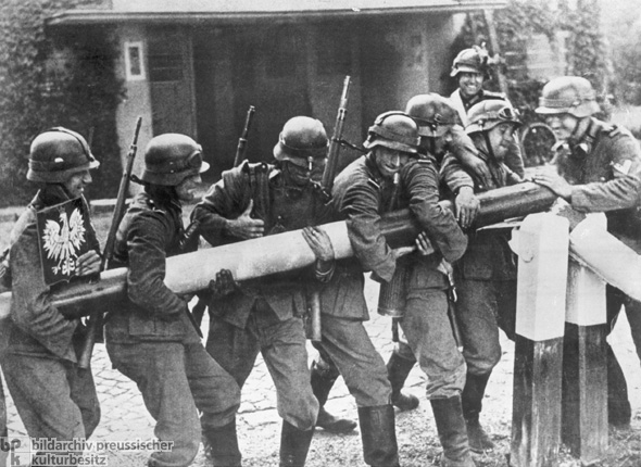 Motiv 1 von 2<BR>Aufnahmedatum: 01.09.1939<BR>Systematik: <BR>Geschichte / Weltkrieg II / Polen / 1.9.1939 / Einmarsch